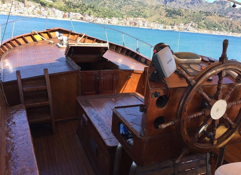 Taormina: Boat Tour to Taormina & Giardini Naxos with Drink
