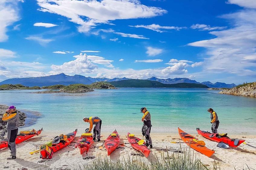 From Tromsø: Kayak trip with lunch and sauna at Sommarøy