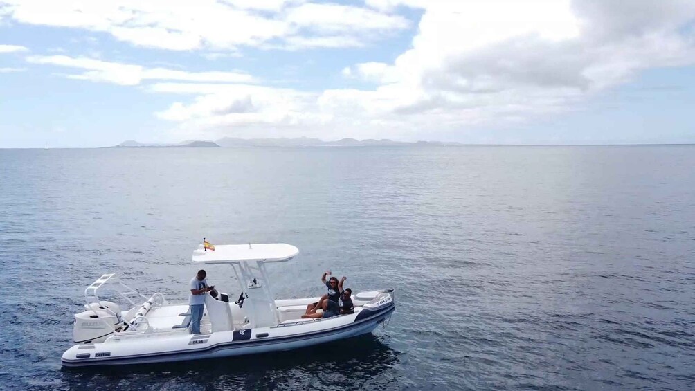 Picture 1 for Activity Lanzarote: Private boat Trip 2:30h