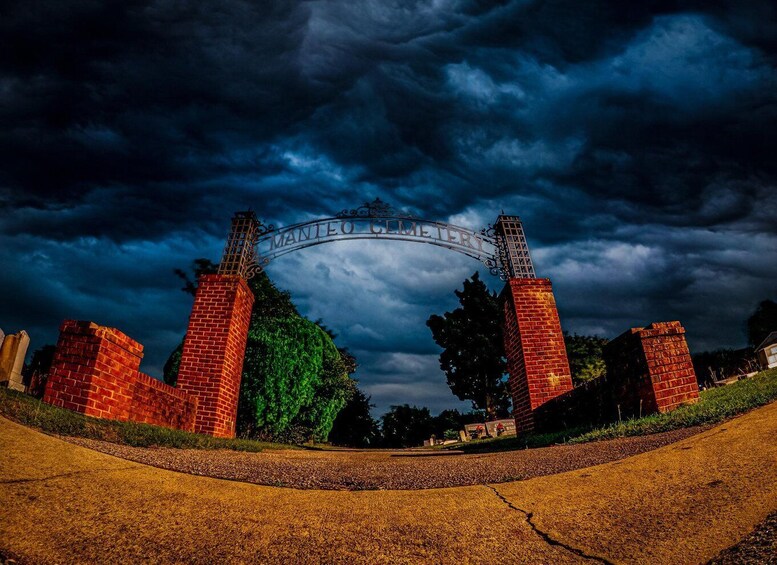 Picture 3 for Activity Manteo: Phantom Pirates & Poltergeists Haunted Walking Tour