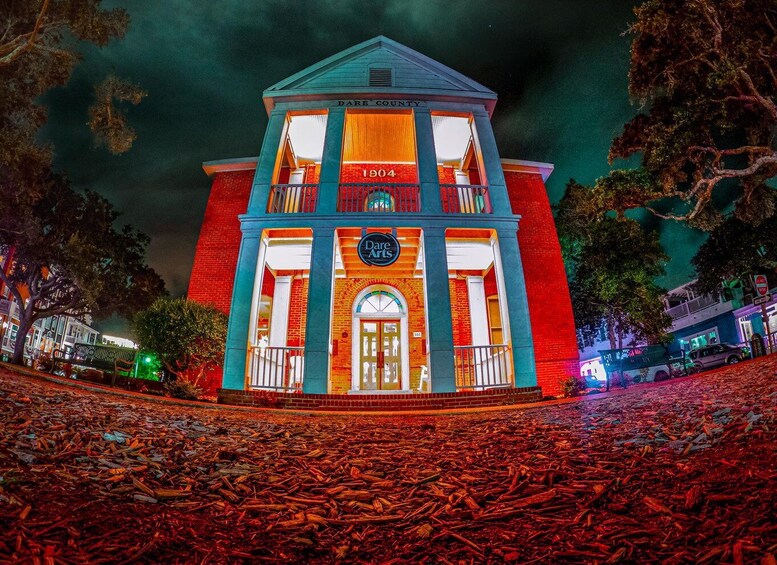 Picture 1 for Activity Manteo: Phantom Pirates & Poltergeists Haunted Walking Tour