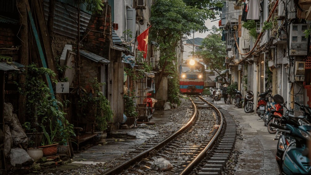 Picture 4 for Activity Hanoi: All-in-One Walking Tour Through a Train Street