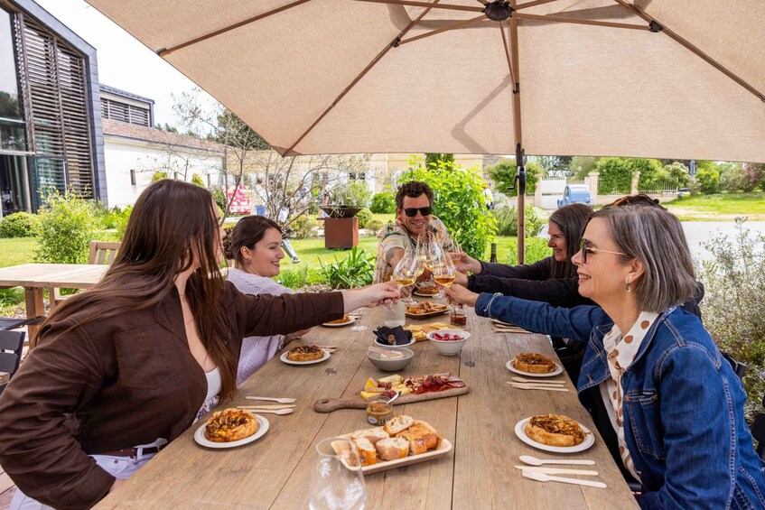 Picture 1 for Activity Bordeaux Wine and Bike Tour