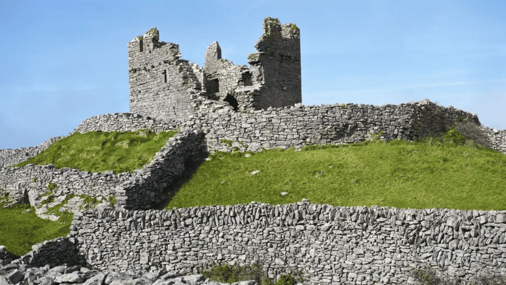 Picture 2 for Activity From Galway: Day Trip to Inisheer with Bike or Bus Tour