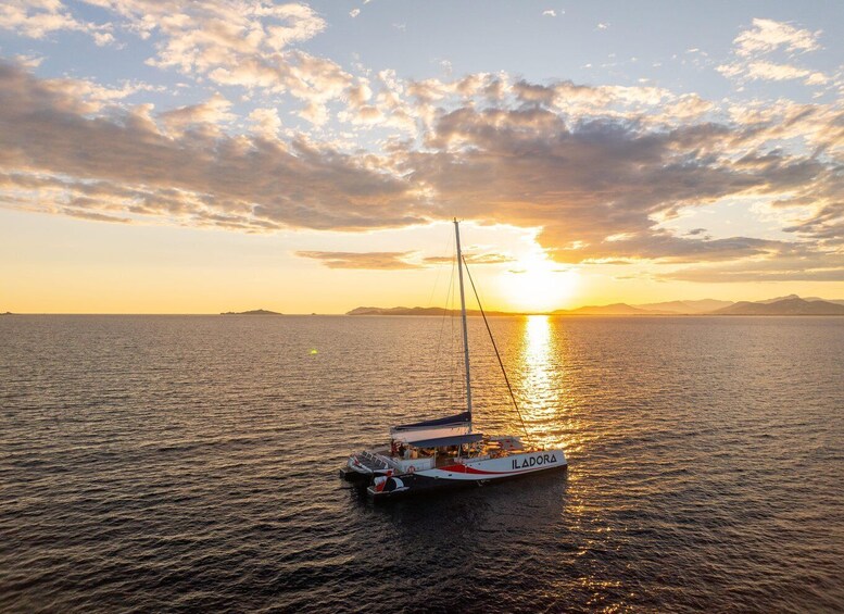 Hyères : Sunset Catamaran Cruise to Giens Peninsula