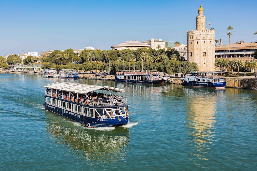 Picture 2 for Activity Seville: Panoramic Cruise, Hop-On-Hop-Off Bus & Walking Tour