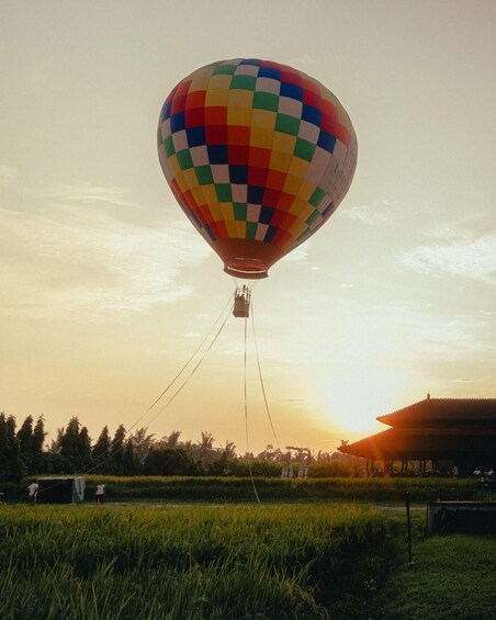 Picture 7 for Activity Ubud: Floating Breakfast and Hot Air Balloon Experience