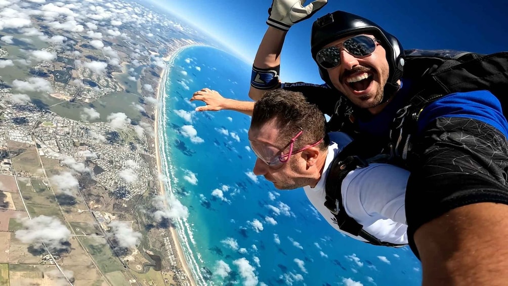 Adelaide: Tandem Skydiving Adventure over Goolwa