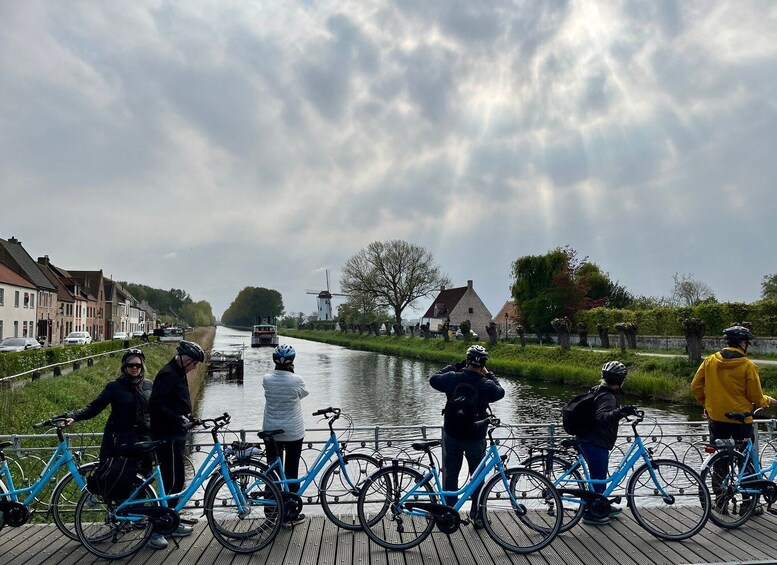 Bruges: Flatlands Guided Bike Tour