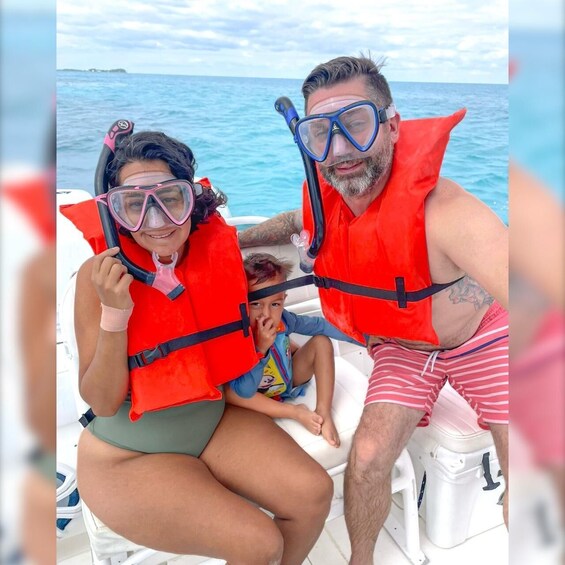 Picture 6 for Activity From Nassau: Swim with Pigs Safari