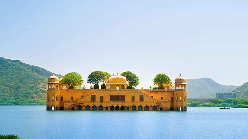 Picture 2 for Activity Delhi: 7 Days Golden Triangle with Ranthambore & Varanasi