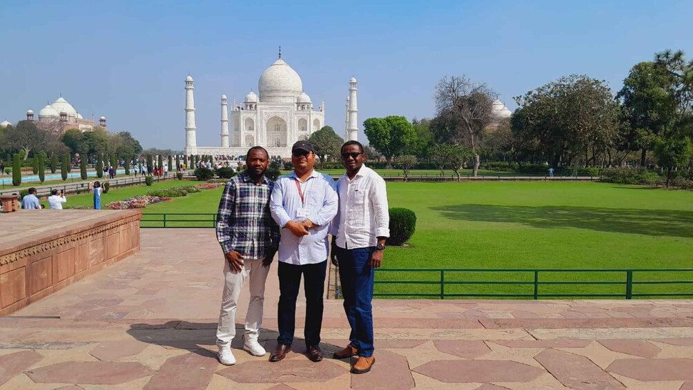 Picture 2 for Activity From Mumbai: Agra Sightseeing with Taj Mahal Sunrise