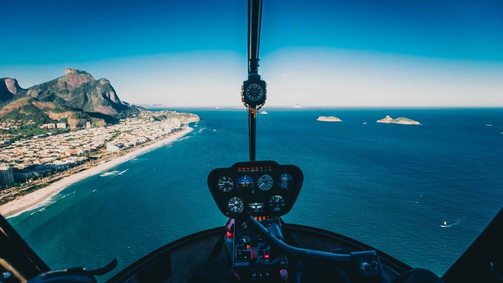 Picture 3 for Activity Private Helicopter tour - Rio de janeiro in 20min