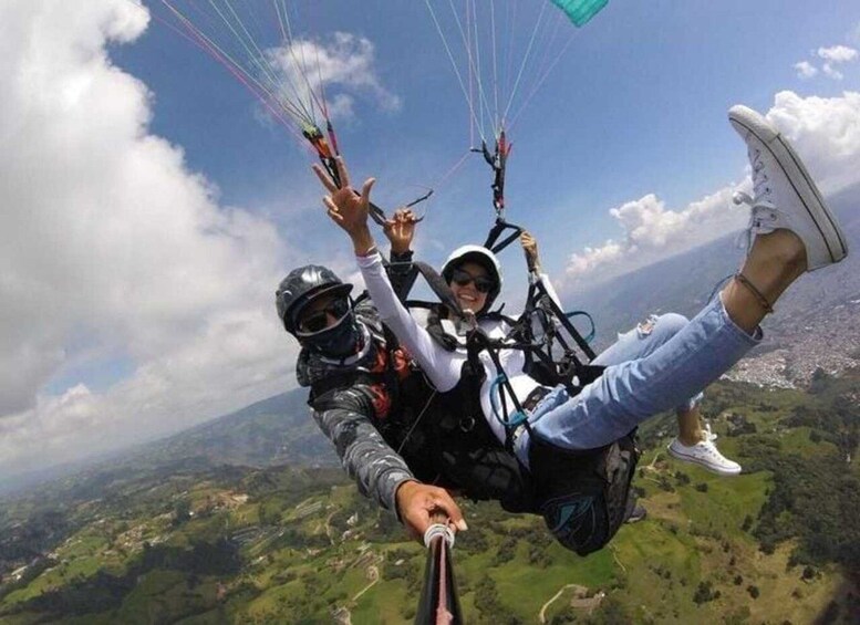 Picture 4 for Activity Paragliding Medellin with Transportation and free Videos