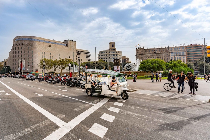 Picture 9 for Activity Barcelona: Private City Tour by Eco Tuk Tuk