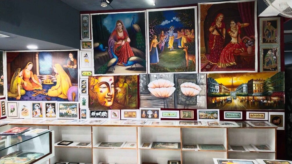 Picture 4 for Activity Delhi Exclusive Guided Shopping Tour with transfers