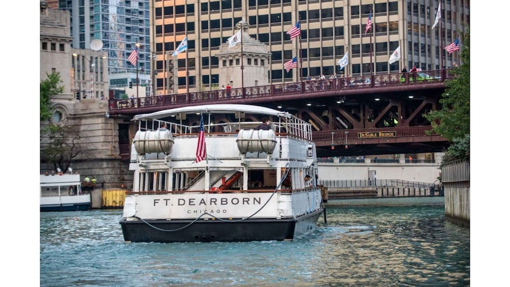 Picture 4 for Activity Chicago: Architecture Boat Tour with Drinks
