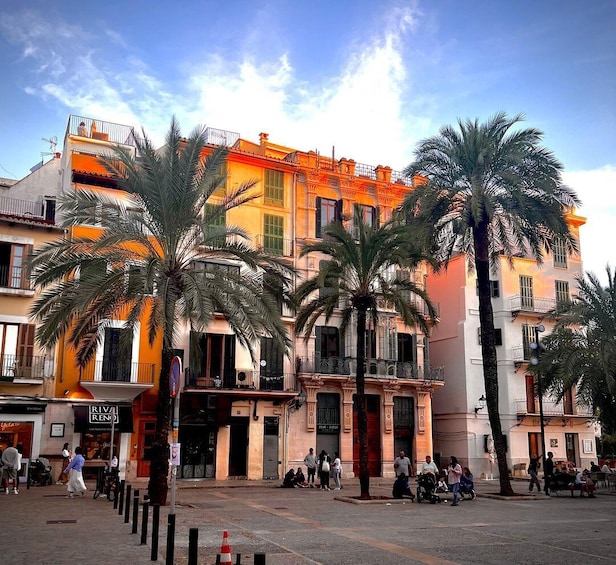 Picture 2 for Activity Palma de Mallorca: Old Town Atmospheric Evening Tour