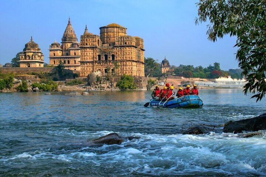 Water Rafting on the Betwa river in Orchha.