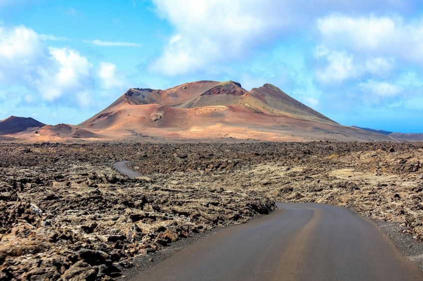 Lanzarote Volcanoes and Caves Tour from Fuerteventura