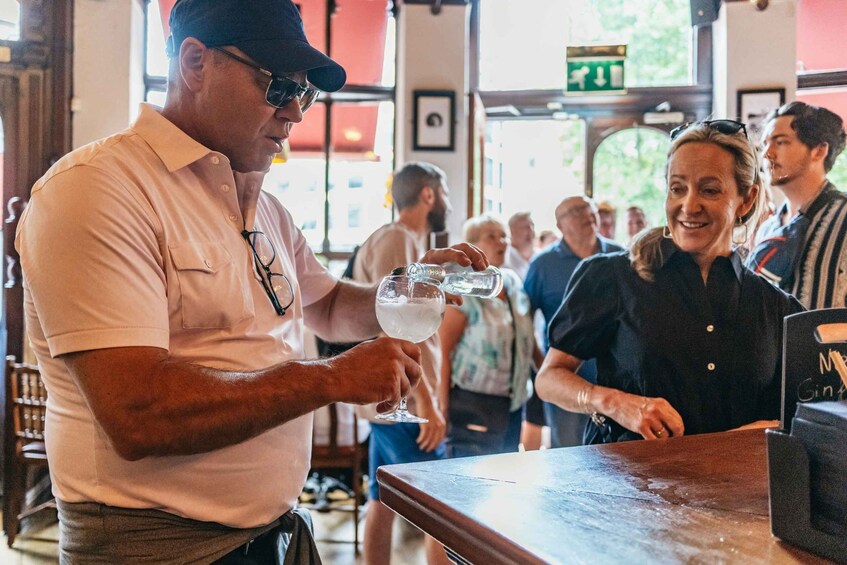 Picture 7 for Activity London: Historic Pubs of Central London Walking Tour
