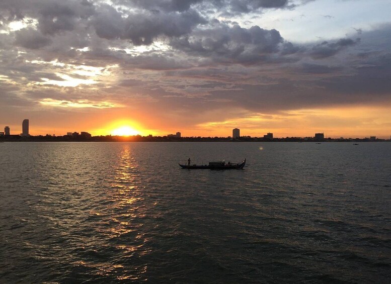 Picture 5 for Activity Sunset Dinner Tour: Tonle Sap Lake Floating Village
