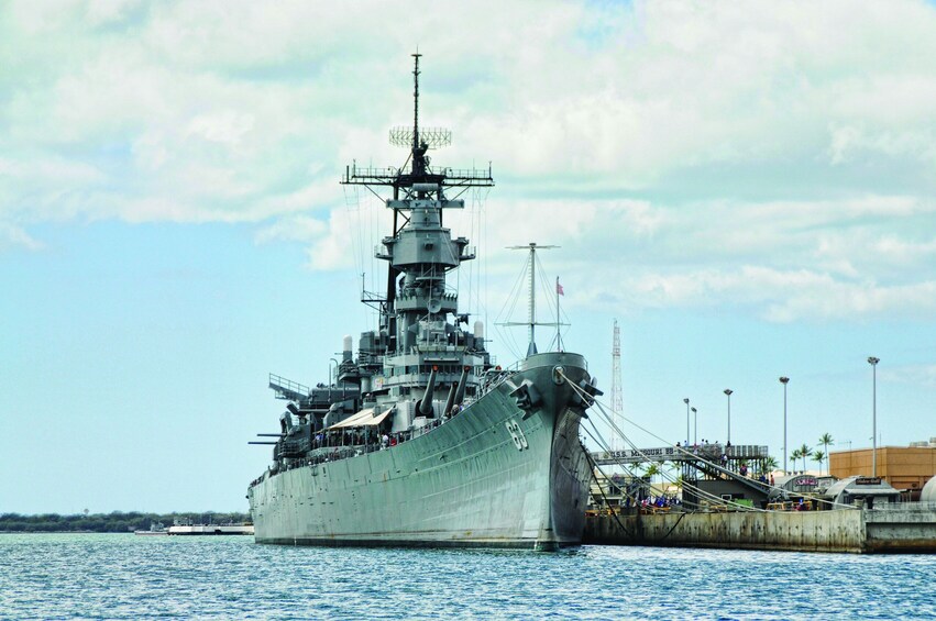 Day Trip WWII Heroes Tour From Kauai to Oahu