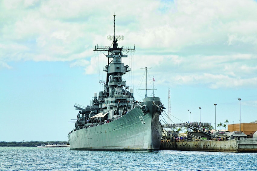 Day Trip WWII Heroes Tour From Kauai to Oahu