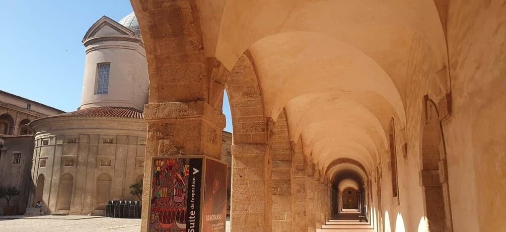 Picture 2 for Activity Marseille : Panier & Notre-Dame de la Garde Half-day tour