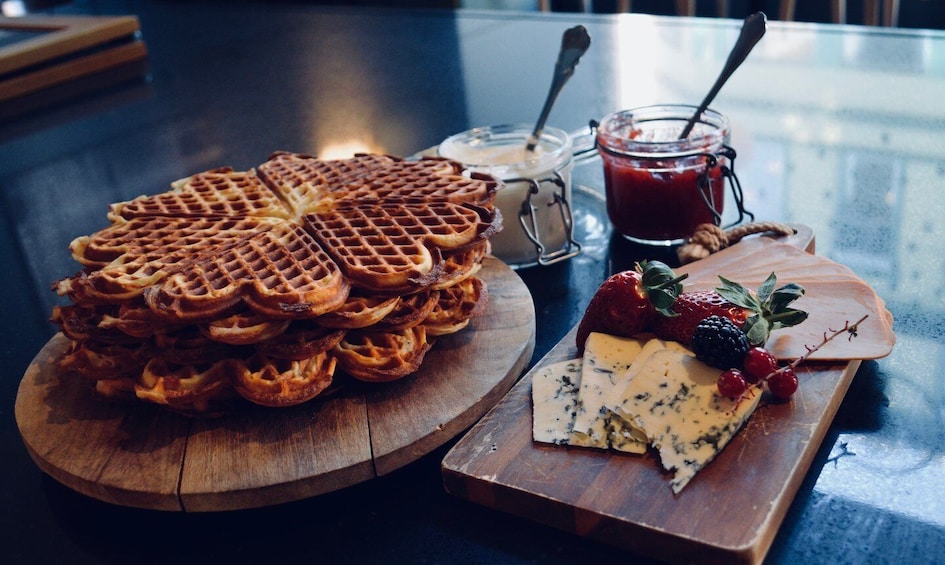 Oslo: Food Tasting and Walking Tour with a Local