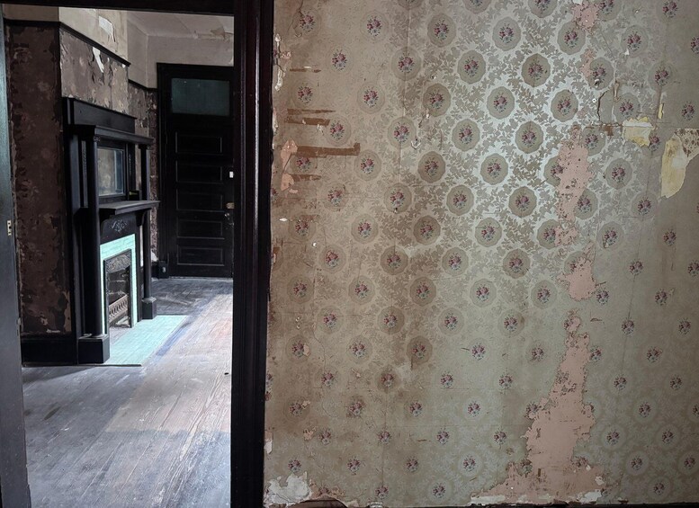 Picture 6 for Activity New Orleans: French Quarter Ghost and Haunted House Tour