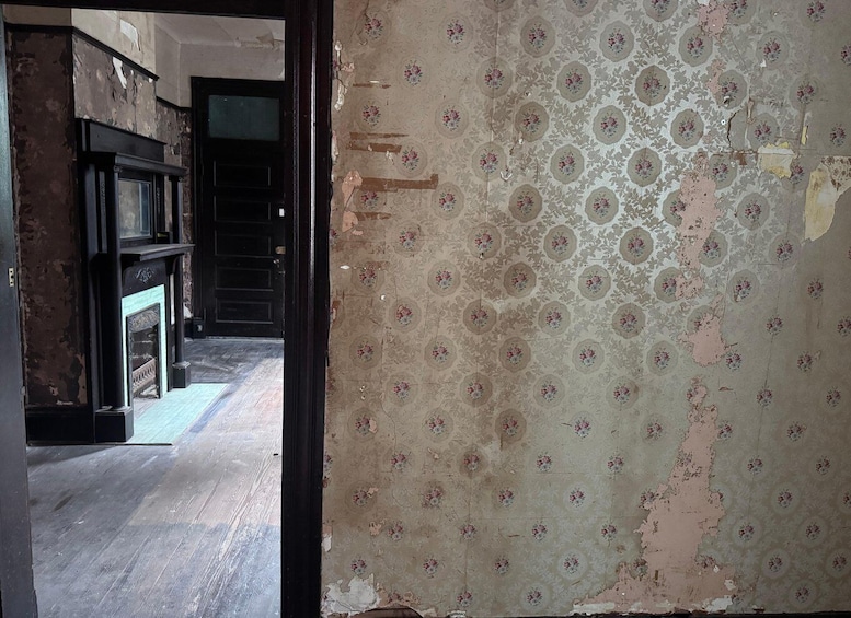 Picture 6 for Activity New Orleans: French Quarter Ghost and Haunted House Tour