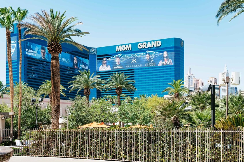 Picture 6 for Activity Las Vegas Strip: 3-Stop Pool Party Crawl with Party Bus