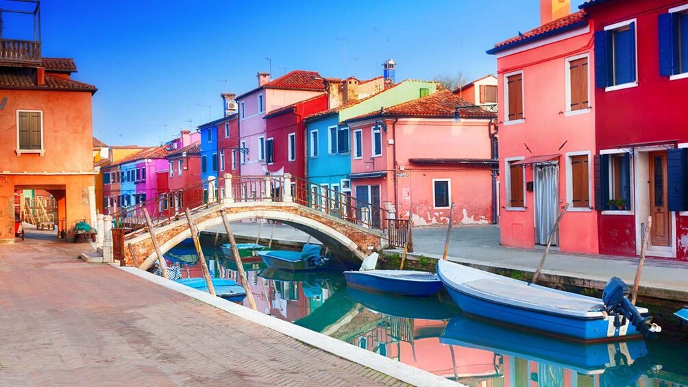 Picture 4 for Activity From Venice: Murano and Burano Boat Tour with Stops