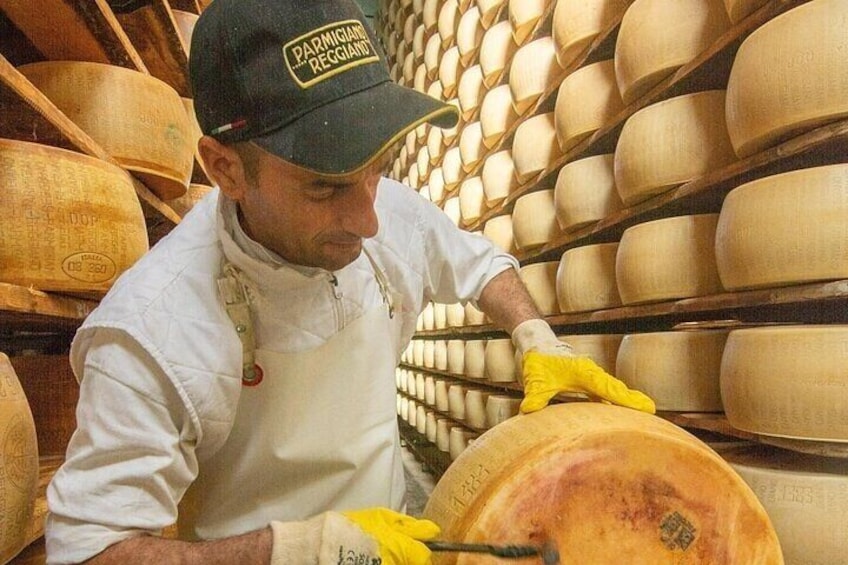 Ebike Tour in Modena with Parmigiano Reggiano and Balsamic Vinegar