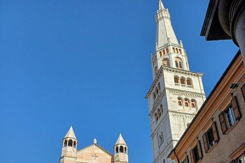 Ebike Tour in Modena with Parmigiano Reggiano and Balsamic Vinegar