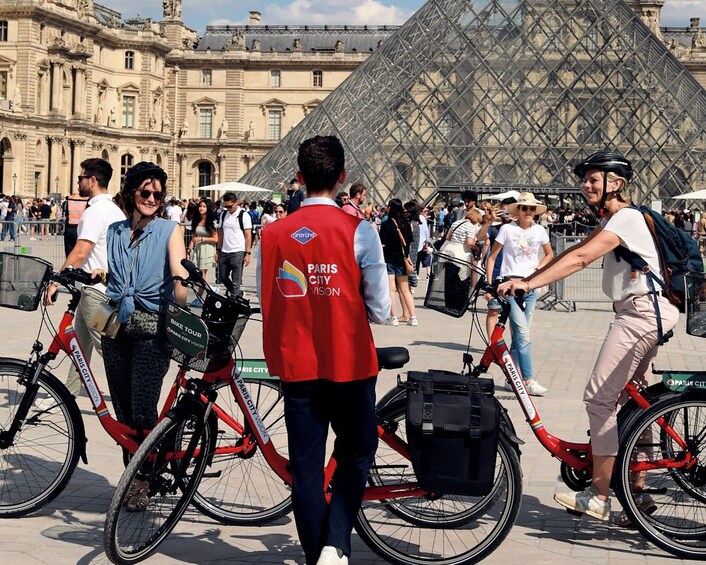 Private guided bike tour of Paris