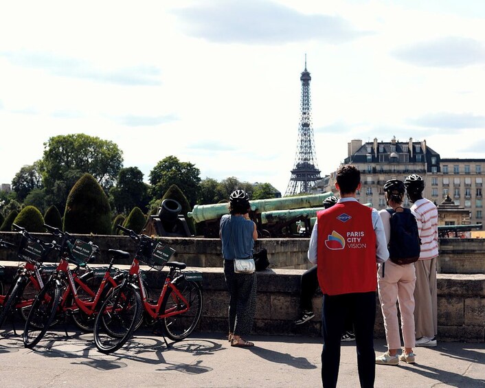 Private guided bike tour of Paris