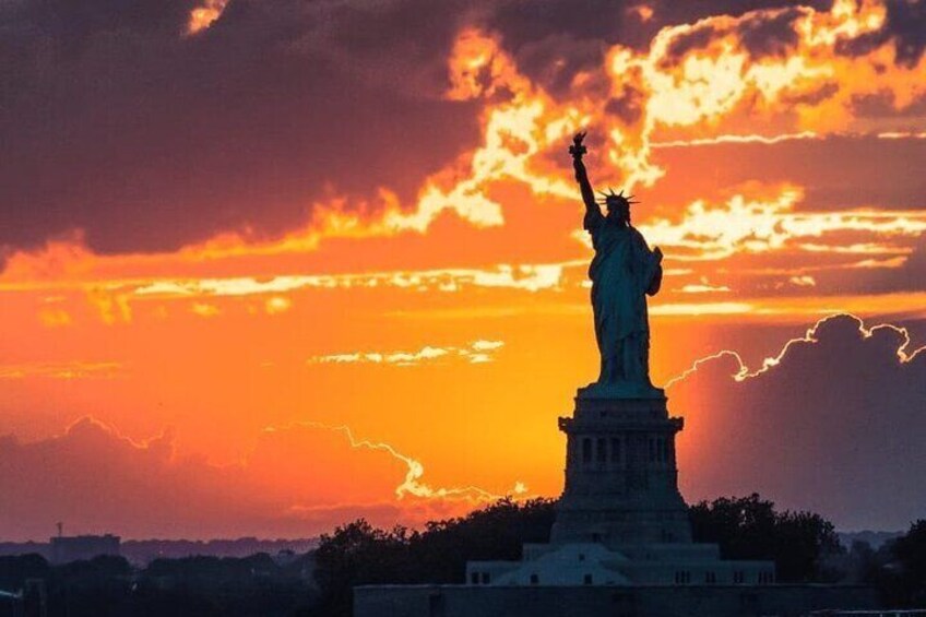 Private Statue of Liberty and Ellis Island Tour and Ferry