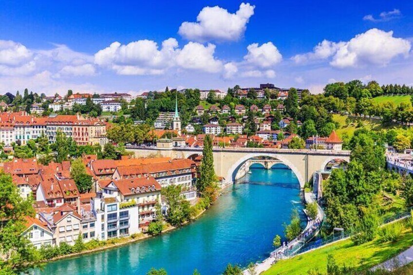 Highlights and Hidden Games Walking Tour in Bern