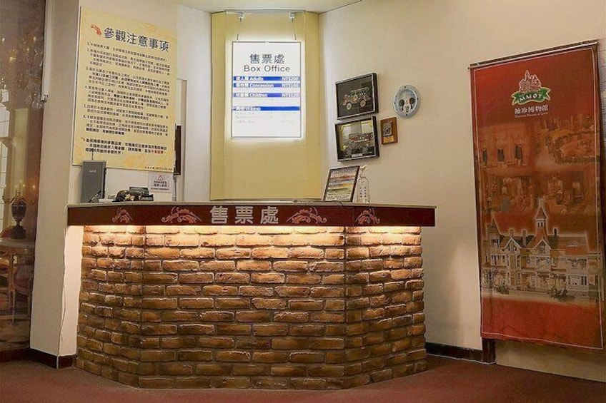 Pocket Museum, please go to the entrance and enter the venue after the staff feels the fun card.