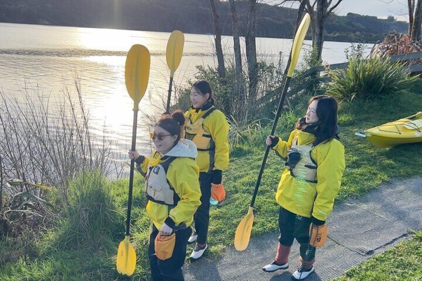 Twilight Kayak Glowworm Tour with Stargazing