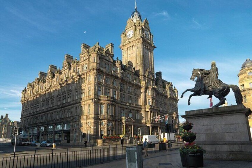 Edinburgh Self Guided City Walking Tour with Audio Guide