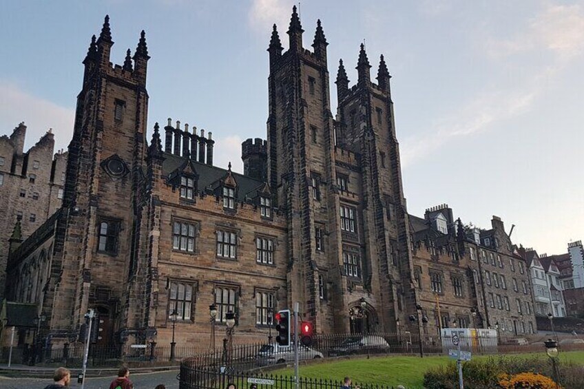 Edinburgh Self Guided City Walking Tour with Audio Guide
