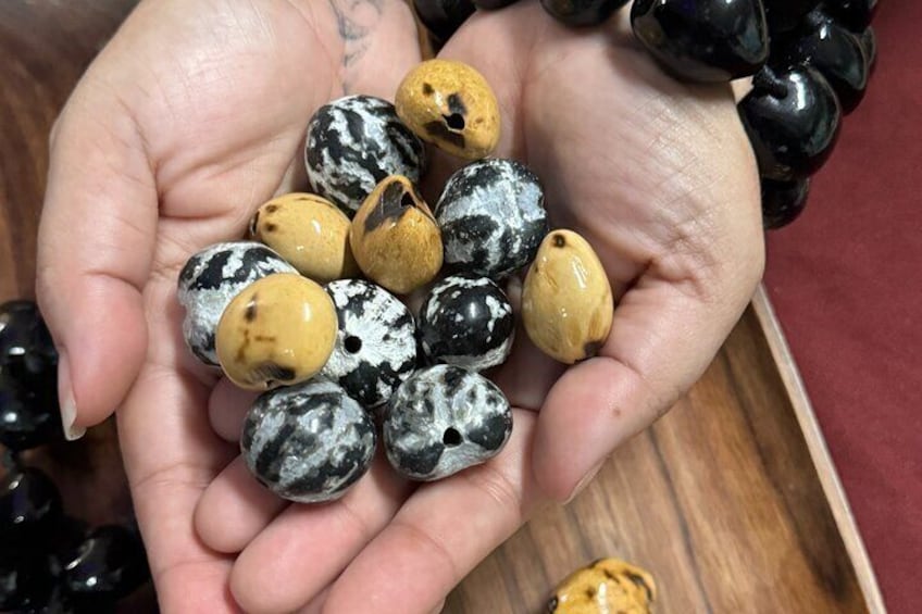 Hawaii Kukui Nut Bracelet Making Experience with Guide