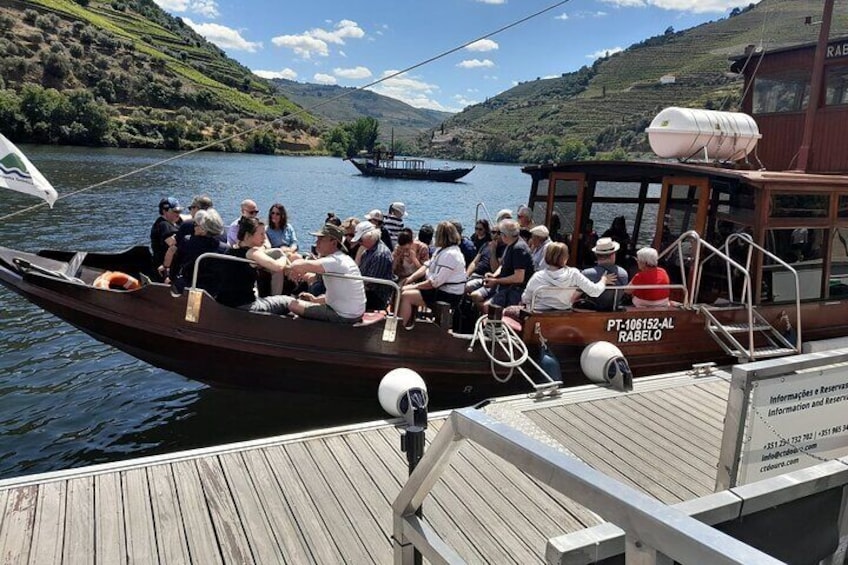 Private Porto Tour from Lisbon with Stop in Douro Valley