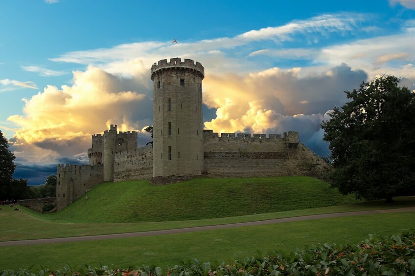 Oxford Cotswold and Warwick Castle Private Tour with Admission