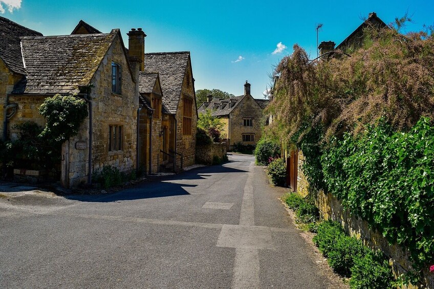 Oxford Cotswold and Warwick Castle Private Tour with Admission