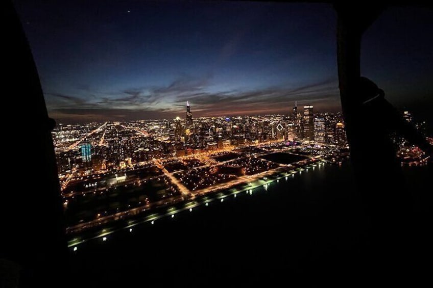 The Chicago Helicopter Tour 25 Miles (Up to 3 Passengers)