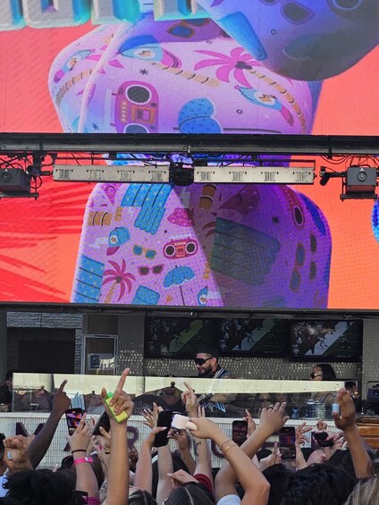 Las Vegas: Day Club Pool Party with Free Drinks & Party Bus